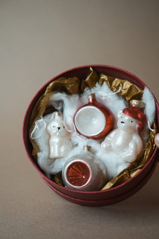 Lācītis, divas bumbas un sunītis